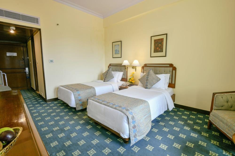 Peerless 4* Kolkata